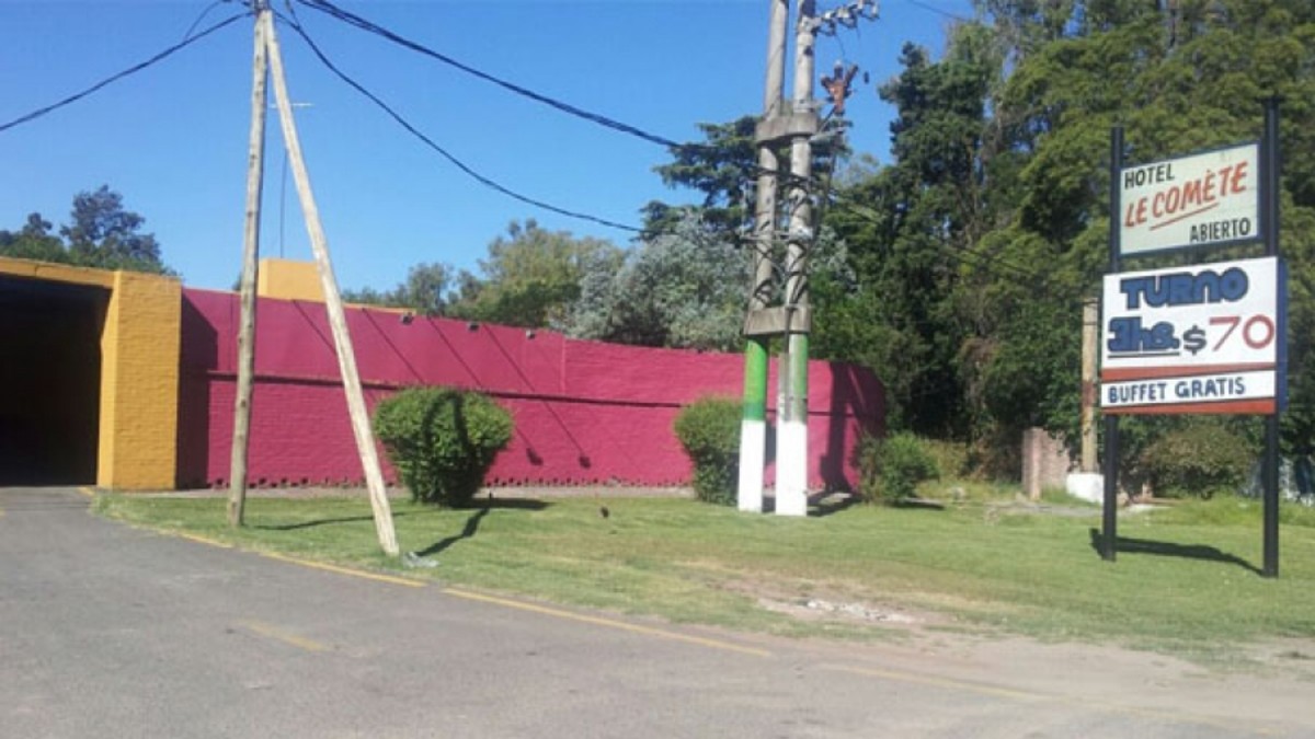 Clausuran dos "telos" en Pilar