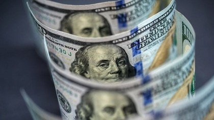 Por qué aseguran que la caída del dólar "recién comienza"