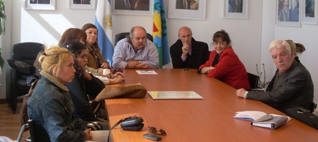 Alarma: "Levantan" chicas en Ezeiza y las venden en prostíbulos del interior