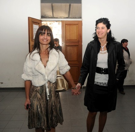 Caro y Vero se casaron y quieren adoptar un bebé