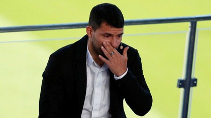 Entre lágrimas, Sergio Agüero anunció su retiro del fútbol