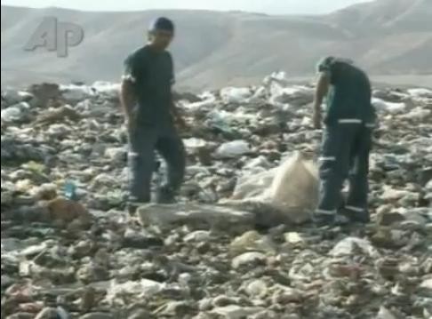 Tiró colchón a la basura con 1 millón de dólares adentro