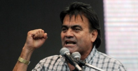 Gutiérrez incitó a frenar a "garrotazos" a un opositor