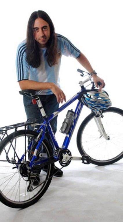Músicos quieren unir Aldo Bonzi con Alaska en bici