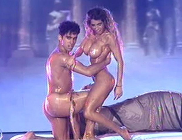 Cuánto deberá pagar Tinelli por el desnudo de Cinthia