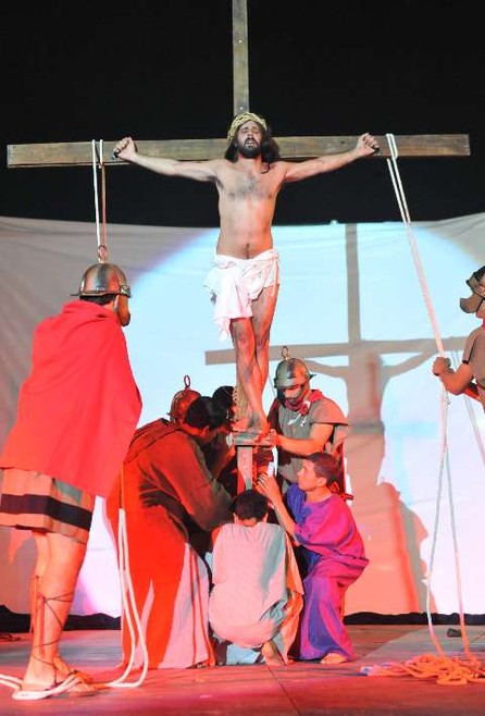 La fe movilizó a 40 mil porteños en el Vía Crucis