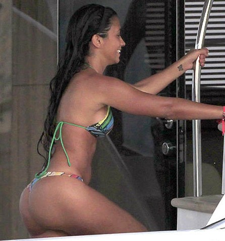La novia de Messi también tiene buena delantera