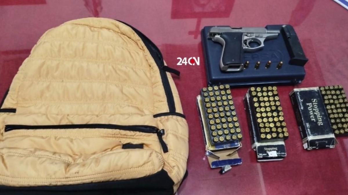 Una alumna de 16 años fue a la escuela con una pistola Bersa y 150 balas en la mochila