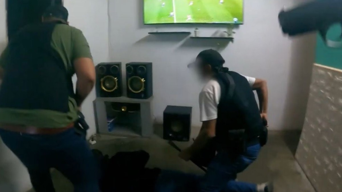 Uniformes de la policía, trabajadores del Correo o la Afip: cayó banda narco que vendía droga disfrazados