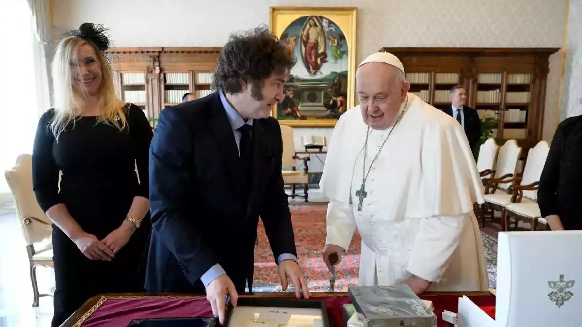 Milei llega a Roma para asistir al funeral del Papa Francisco