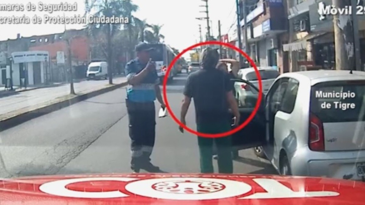 Escapó de un control en su auto, atropelló a un agente del COT y un patrullero lo chocó para detenerlo