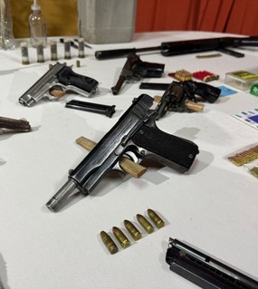 Armas de guerra, inhibidores de frecuencia y precintos: así operaba una banda dedicada a hacer entraderas
