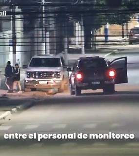 Los echaron del boliche y a metros de la puerta sacó una pistola para amenazarlos