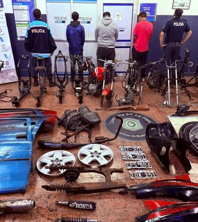 Conseguían motos robadas a bajo precio, las desguazaban y vendían las piezas
