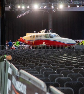 Autos de lujo, motos y un avión en una subasta de bienes incautados al delito