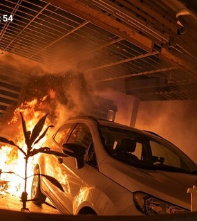 Prendieron fuego una cochera y dejaron un mensaje mafioso: “La droga se paga”