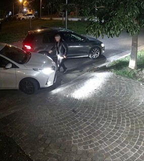 Los sorprendieron mientras entraban el auto, dieron marcha atrás y les dispararon