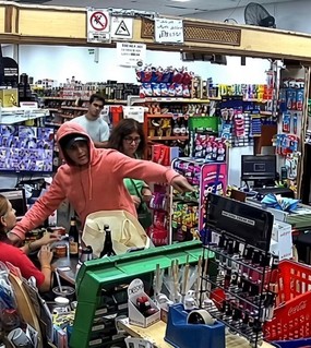 El mismo ladrón, el mismo buzo y varios robos a supermercados en Saavedra
