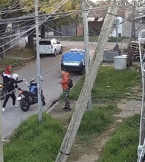 Le robaron la moto a los tiros y enfrentaron a la policía cuando escapaban