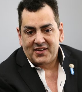 “¿Quién arregló lo de YPF, ustedes o Milei?”: abuchearon al secretario de Cultura en la Feria del Libro y el funcionario les respondió