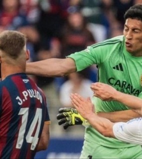 Andrada se volvió loco y le pegó una salvaje trompada a un rival: podrían suspenderlo por 12 partidos