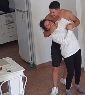 Le dio una paliza a su ex y lo detuvieron en un country casi un año después