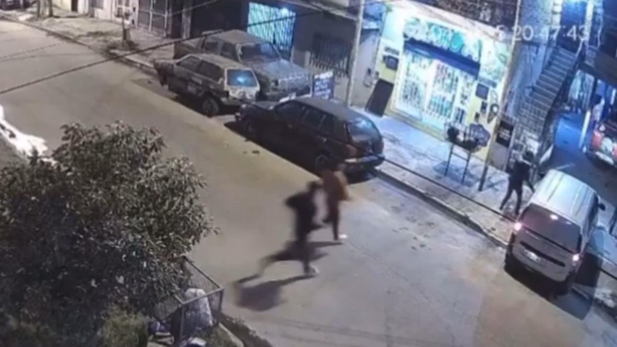 “¡Bajate del auto!”: lo abordaron cuando llegaba a su casa y antes de escapar le dispararon frente a los vecinos