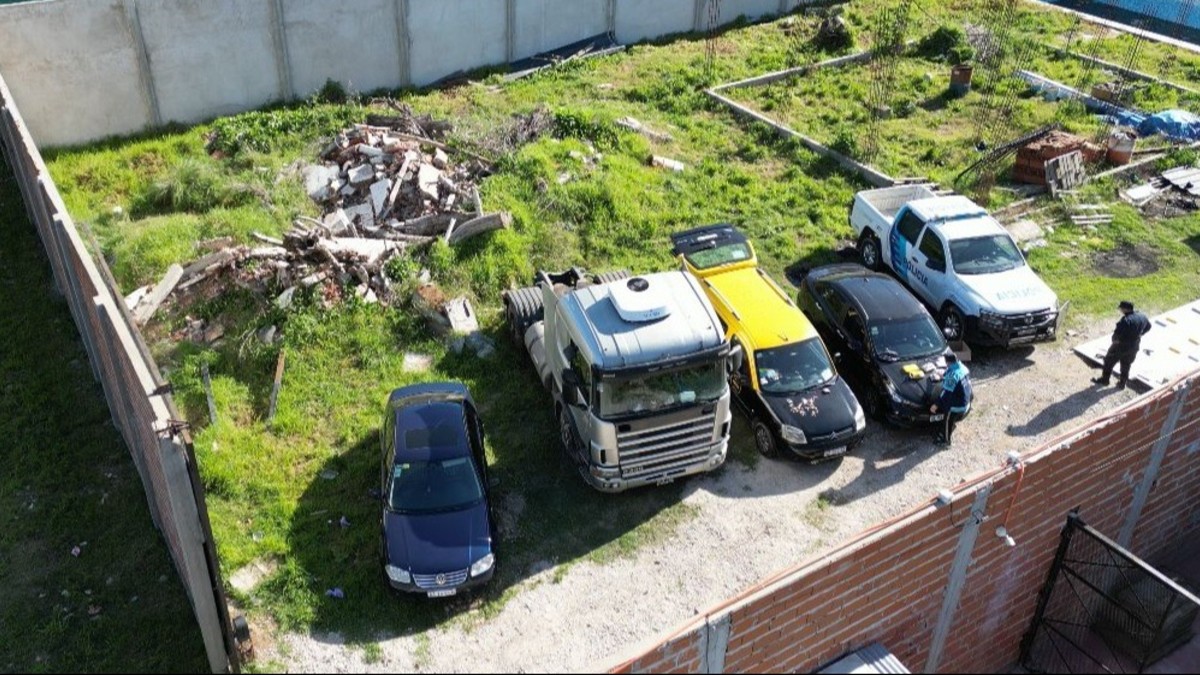 Cayó una banda narco que traía droga desde Bolivia oculta en camiones y la distribuían en un taxi: secuestraron más de 121 kilos de cocaína