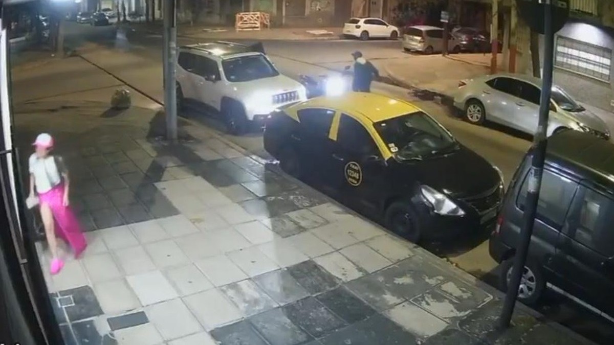 Volvían de un cumpleaños y motochorros le robaron la camioneta a mano armada delante de tres chicas