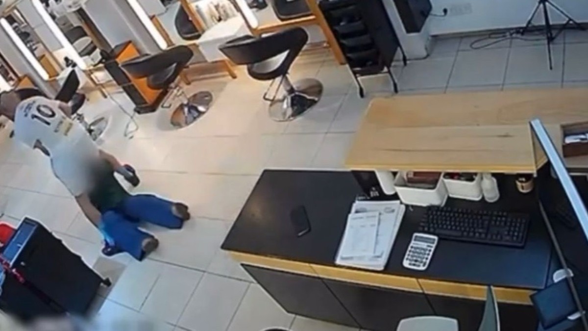Agarró de los pelos a la dueña de una peluquería y la arrastró por el piso para robarle $500.000: cayó un delincuente que cometía violentos asaltos en locales de Las Cañitas 
