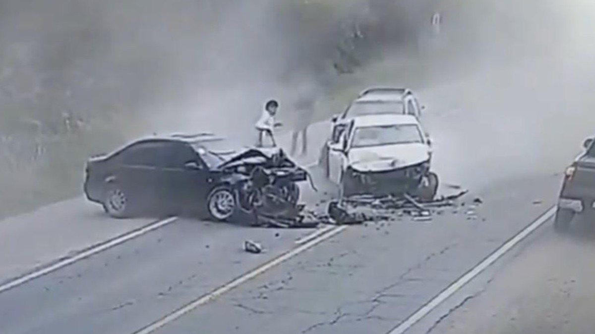 Tiene 15 años, casi causa una tragedia en la ruta escapando a contramano en un auto robado y desde el hospital dejó un mensaje insólito: “Muerte a la yuta”