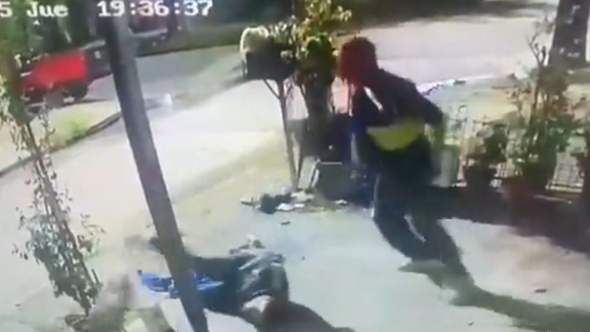 Lo apuñalaron en el corazón en un intento de robo y está en coma 