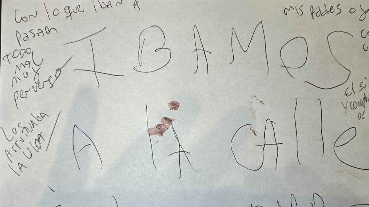 “Les arruinaba la vida, lo siento”: la carta completa con manchas de sangre, detalles escalofriantes y un posteo estremecedor de la mujer que mató al esposo y sus dos hijos “Les arruinaba la vida, lo siento”: la carta completa con manchas de sangre, detalles escalofriantes y un posteo estremecedor de la mujer que mató al esposo y sus dos hijos