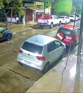 Golpeó a su tía de 86 años para robarle 2 mil dólares y al otro día la llevó a hacer la denuncia
