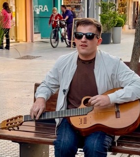 Nahuel Pennisi sorprendió con un show en la peatonal de Tucumán y prepara un homenaje a Mercedes Sosa