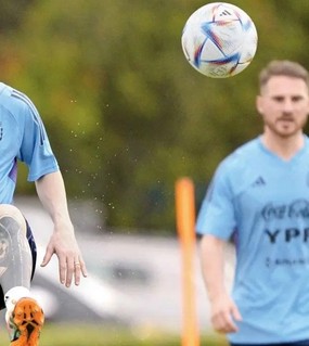 “Me preguntó para qué selección iba a jugar y le dije Argentina”: La pregunta de Messi a Emiliano Buendía que marcó su carrera