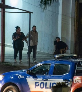 Su beba de un año no respiraba y policías héroes le hicieron primeros auxilios en el patrullero