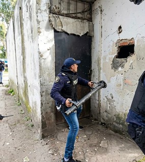 Usaban una casa cómo búnker, entraron con arietes y sorprendieron a un "cliente"