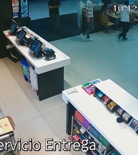 Mafia china: balearon al dueño de un supermercado y cayeron con un arsenal