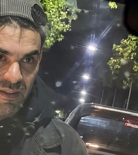 Detuvieron al hombre que se colgó de la camioneta de su ex y amenazó con matarla