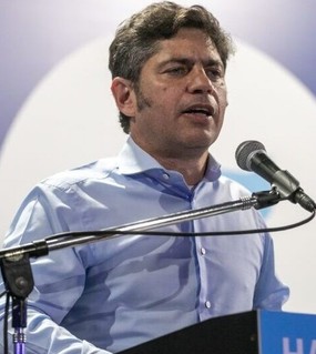 “No sirve un Presidente que se la pasa viajando, tuiteando y dándole la espalda al pueblo”: Kicillof cuestionó la gestión de Javier Milei