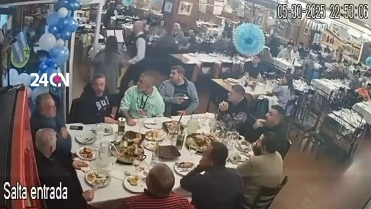 “Entran al restaurante a robar”: nueva modalidad de arrebato de celulares en locales llenos de clientes “Entran al restaurante a robar”: nueva modalidad de arrebato de celulares en locales llenos de clientes