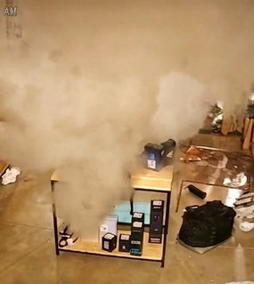 El humo “antirrobo” no sirvió para evitar un asalto: desvalijaron un local de ropa 