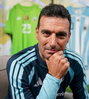 “Nunca le tuvo miedo a nada, eso lo heredé de él”: Scaloni se refirió a su papá en la cuenta regresiva del Mundial 2026