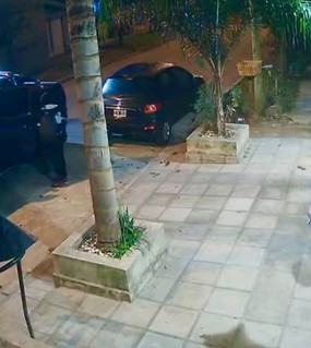 Policía defendió a los tiros a su mujer y a sus hijas: un menor murió y otro se suicidó para no entregarse