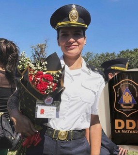Mujer policía encubría a su novio ladrón: hizo cinco entraderas a jubiladas