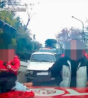 “Una pareja se está peleando en un Renault 12”: el conductor estaba armado y llevaba cocaína 