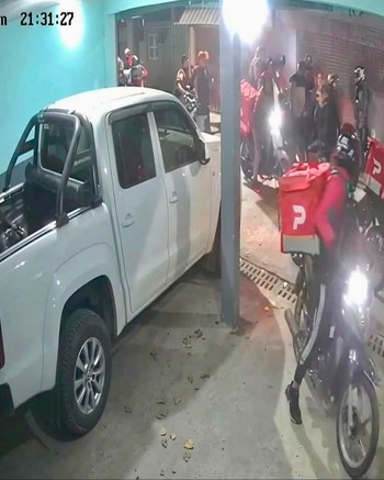 Repartidores buscaban una moto robada en Villa Itatí y terminaron dejando a un chico de 15 años en el hospital