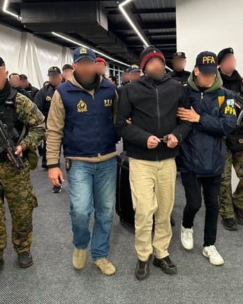 Extraditaron a dos franceses prófugos en Uruguay por intentar traficar 37 kilos de cocaína a Europa