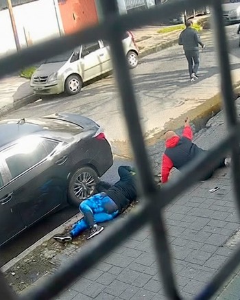 Un policía jubilado retiró dólares, lo siguieron y se defendió a tiros: mató a uno e hirió al otro